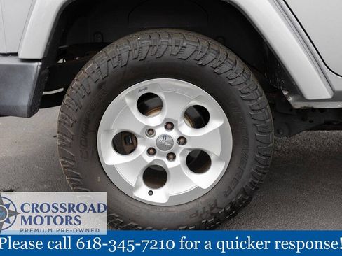Used 2014 Jeep Wrangler Unlimited Sahara w/ Connectivity Group AWD/4WD image 15