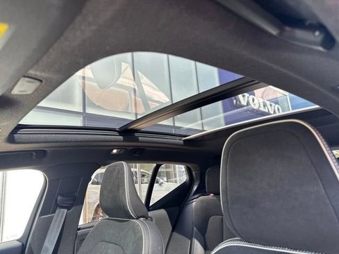 Used 2020 Volvo XC40 T5 R-Design w/ Protection Package AWD/4WD image 27