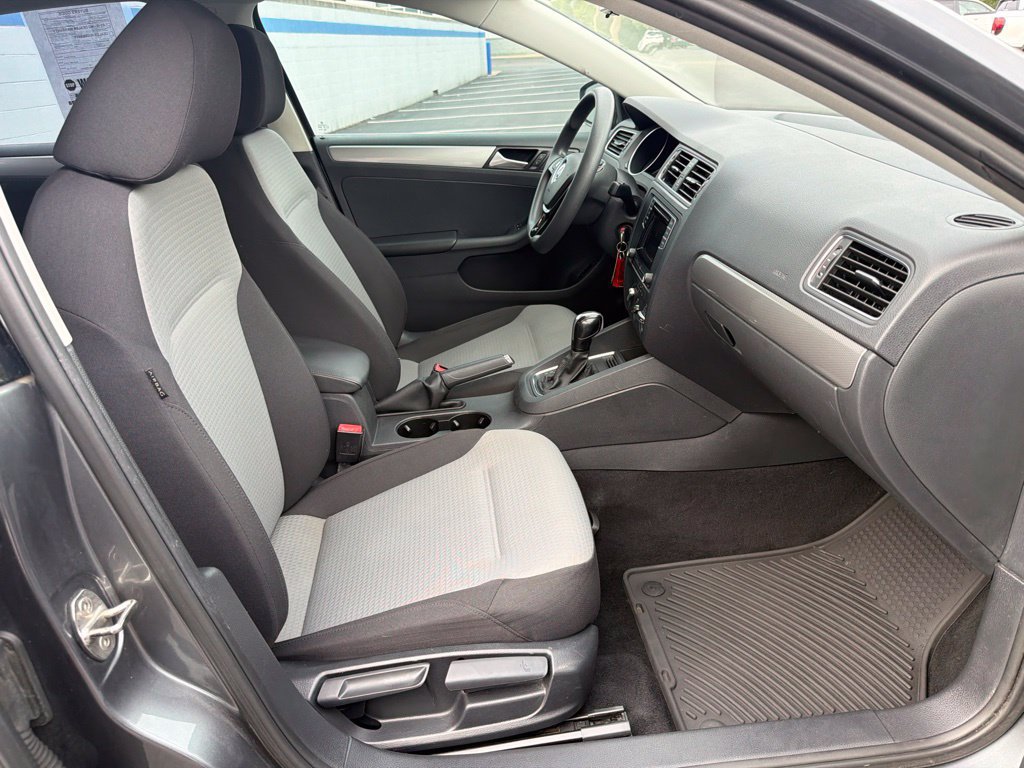 Used 2017 Volkswagen Jetta S w/ Jetta S Cold Weather Package FWD image 23