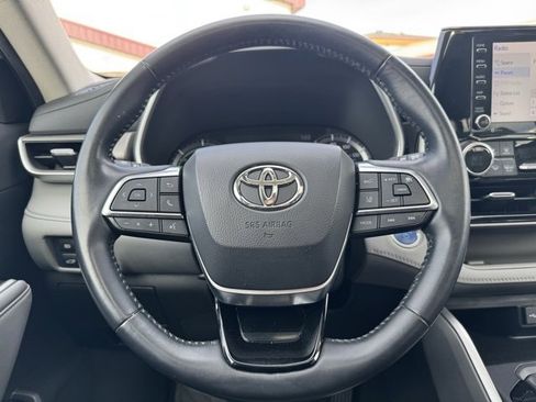 Used 2020 Toyota Highlander XLE image 27