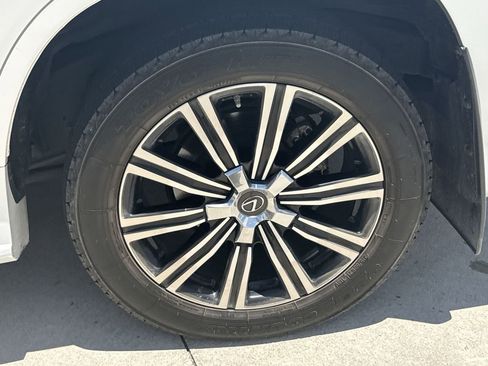 Used 2020 Lexus LX 570 4WD w/ Luxury Package image 31