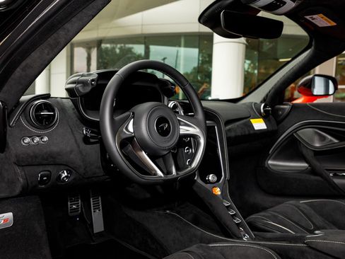 New 2026 McLaren 750S image 20