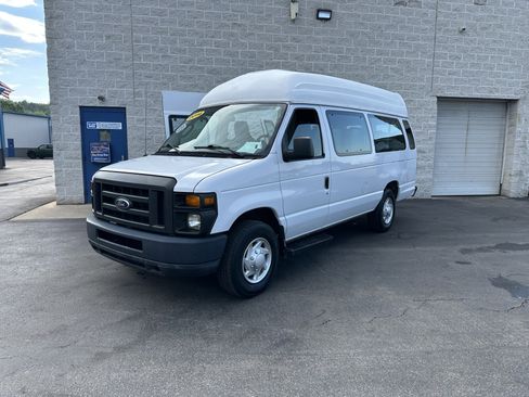 Used 2014 Ford E-250 and Econoline 250 Extended w/ Power Group RWD image 2
