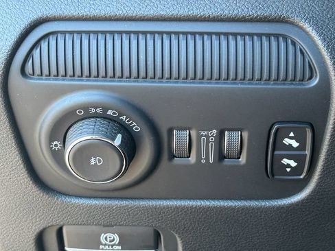 Used 2024 Jeep Wagoneer L Series II AWD/4WD image 24