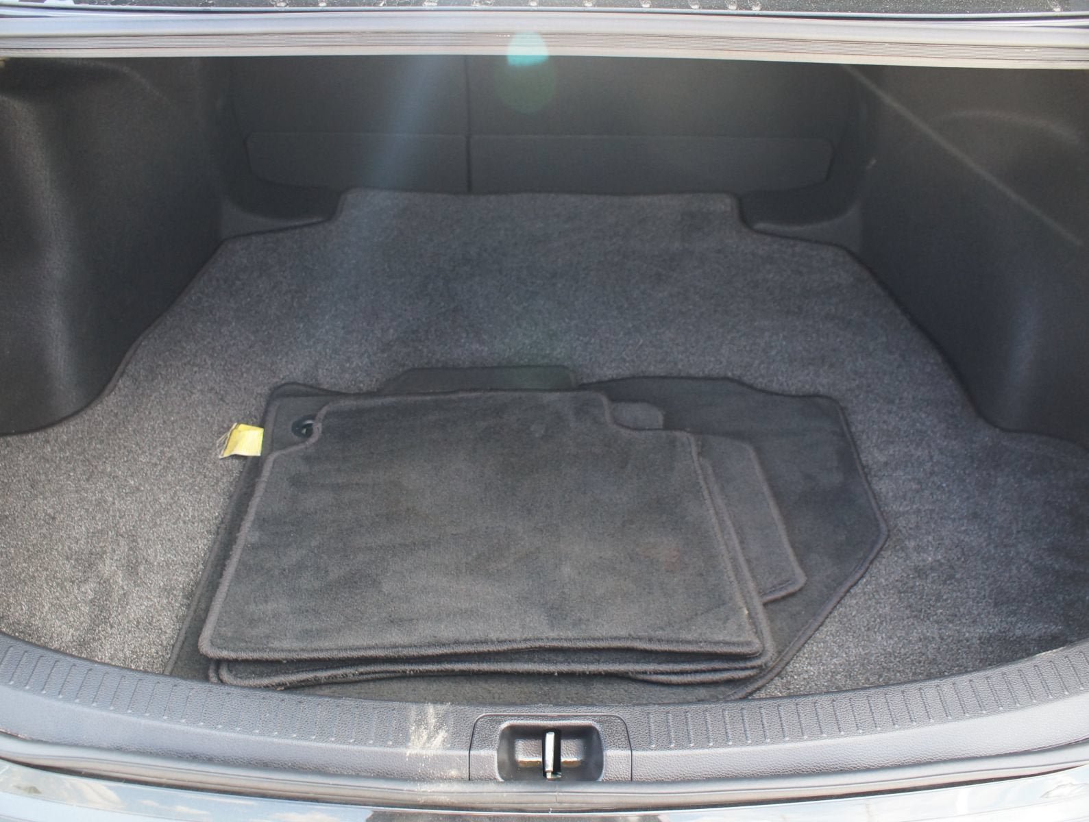 Used 2022 Toyota Corolla SE w/ Carpet Mat Package (TMS) FWD image 15
