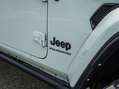Used 2023 Jeep Gladiator Sport AWD/4WD image 50