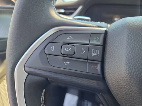 Used 2025 Jeep Grand Cherokee Altitude AWD/4WD image 18