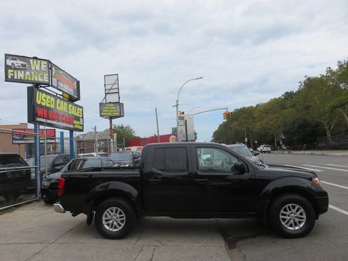 Used 2018 Nissan Frontier SV w/ Value Truck Package AWD/4WD image 8