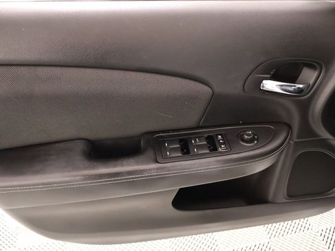 Used 2013 Dodge Avenger SE FWD image 13
