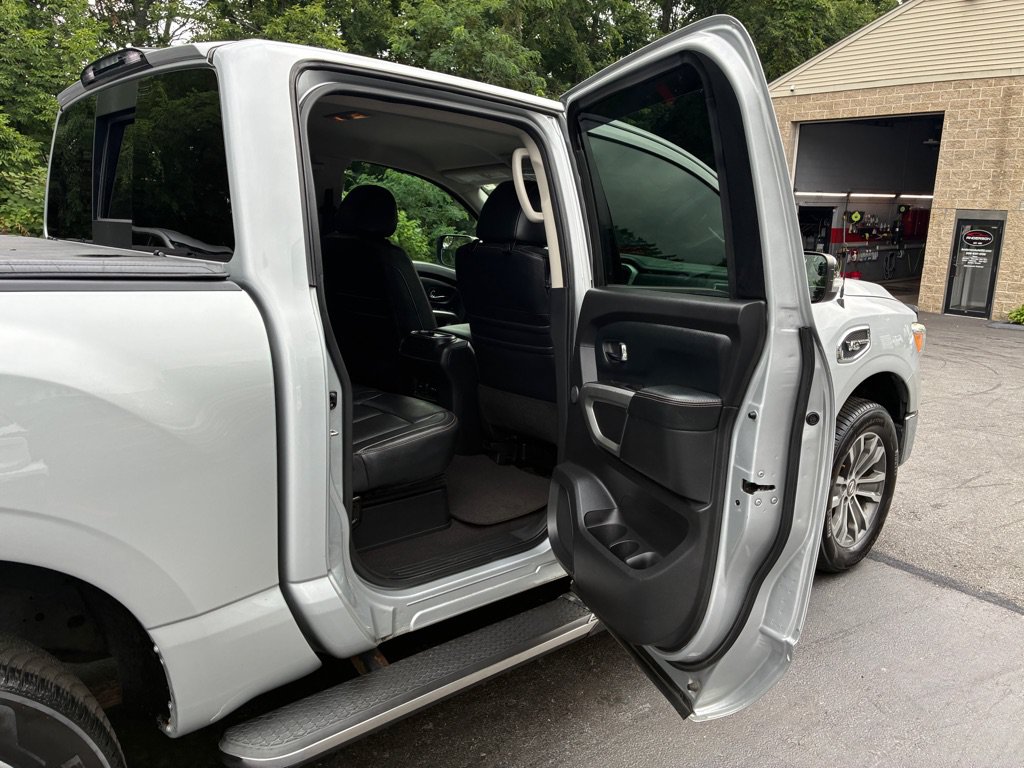 Used 2017 Nissan Titan SL AWD/4WD image 18