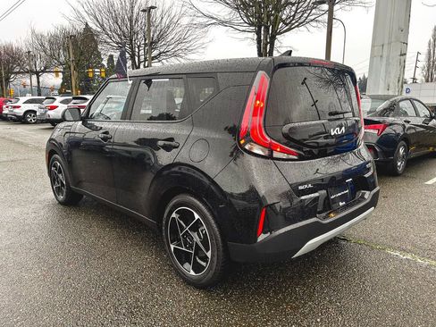 Certified 2023 Kia Soul EX image 6