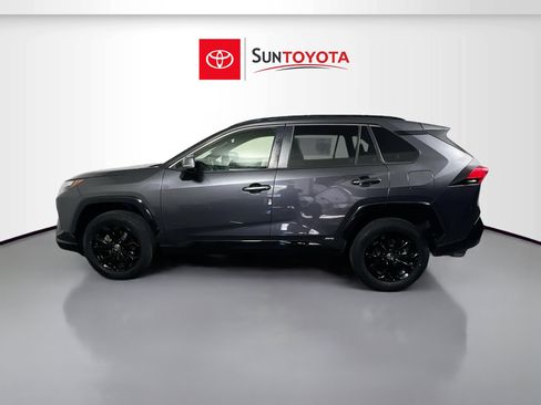 Used 2022 Toyota RAV4 SE image 7