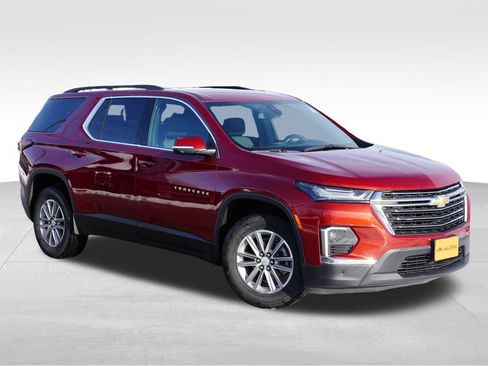 Used 2022 Chevrolet Traverse LT image 1