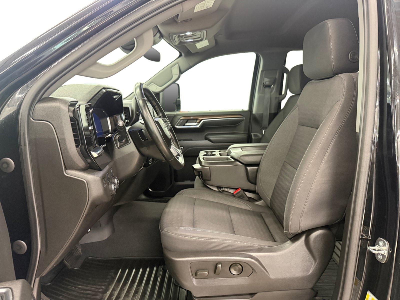 Used 2023 Chevrolet Silverado 1500 RST AWD/4WD image 9