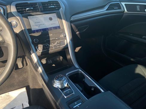 Used 2020 Ford Fusion SE image 31