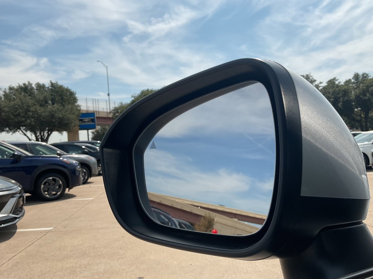 Used 2025 Nissan Rogue SV FWD image 17