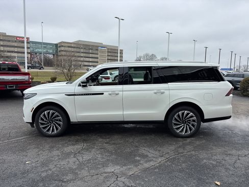 New 2025 Lincoln Navigator L Black Label image 4