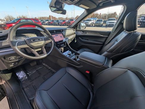 New 2025 Jeep Grand Cherokee L Limited image 2