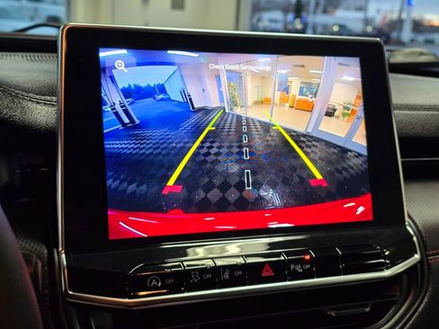 Used 2023 Jeep Compass Trailhawk w/ Trailhawk Convenience Group image 31