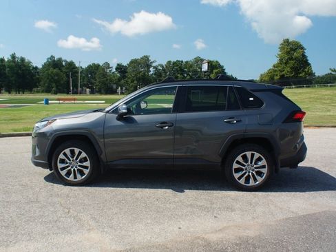 Used 2022 Toyota RAV4 XLE Premium AWD/4WD image 12