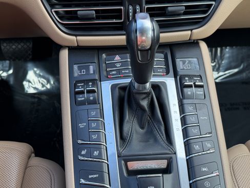 Certified 2019 Porsche Macan image 33