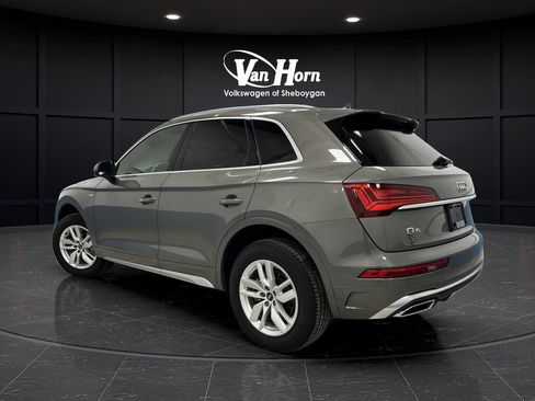 Used 2023 Audi Q5 2.0T Premium w/ Convenience Package AWD/4WD image 3