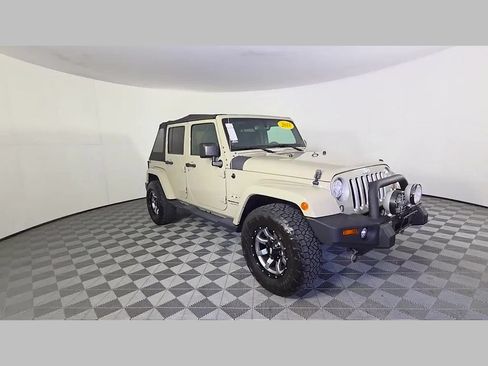 Used 2018 Jeep Wrangler Unlimited Sahara w/ Connectivity Group AWD/4WD image 34