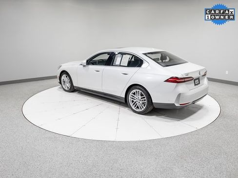 Used 2025 BMW 530i xDrive w/ Premium Package image 34