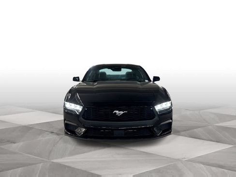 Used 2024 Ford Mustang Coupe RWD image 3