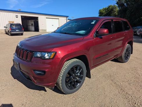 Used 2021 Jeep Grand Cherokee Laredo X AWD/4WD image 9