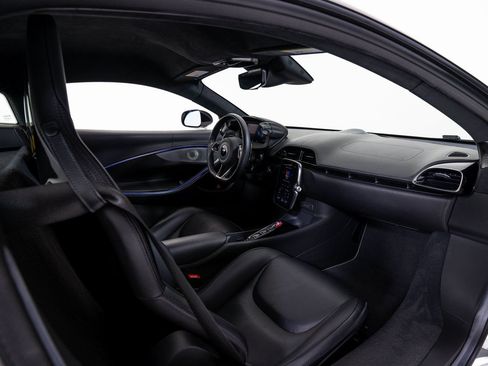 Used 2023 McLaren Artura RWD image 19