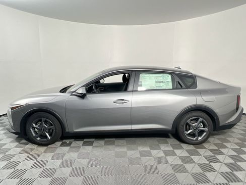 New 2025 Kia K4 LXS image 8