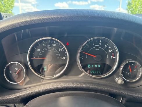 Used 2014 Jeep Wrangler Rubicon w/ Power Convenience Group AWD/4WD image 16
