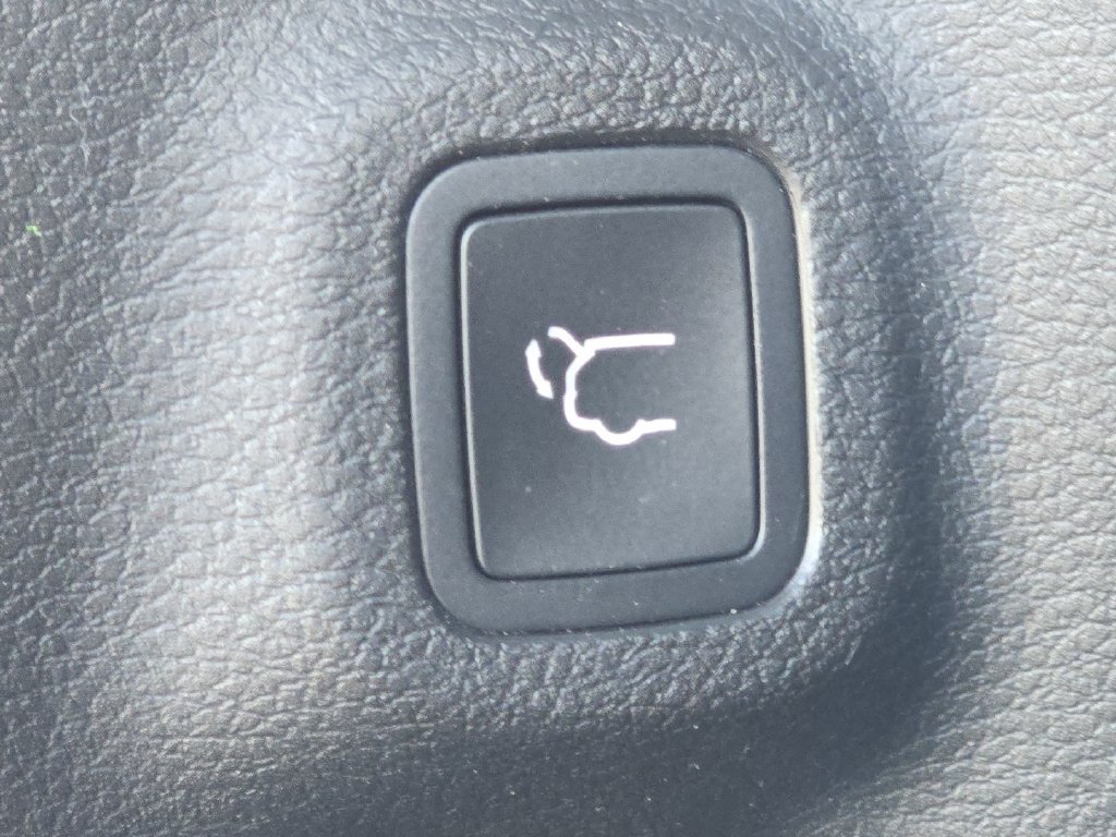Used 2023 Jeep Compass Latitude w/ Convenience Group AWD/4WD image 16
