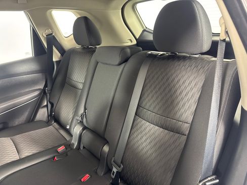 Used 2018 Nissan Rogue S image 19