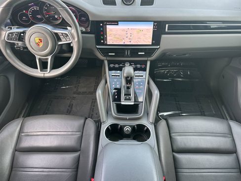Certified 2023 Porsche Cayenne Platinum Edition image 6