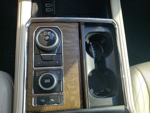 Used 2018 Ford Expedition Platinum AWD/4WD image 16