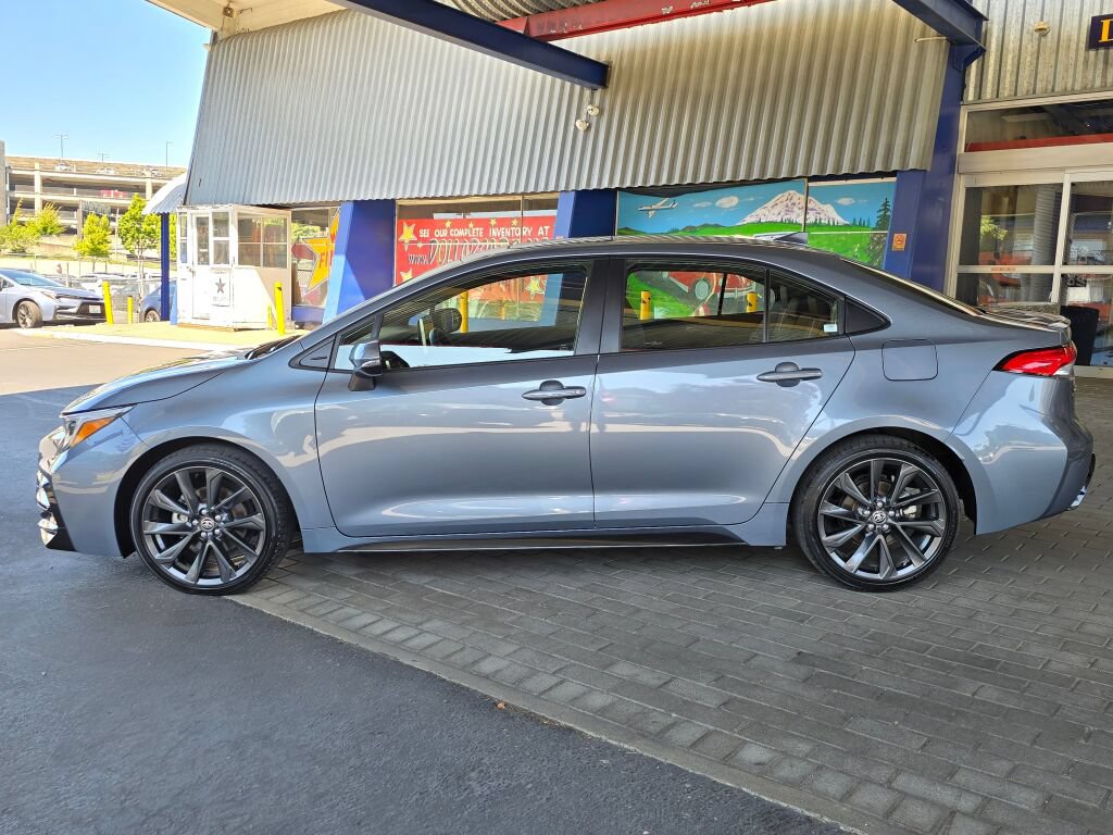 Used 2025 Toyota Corolla SE w/ SE Premium Package FWD image 8