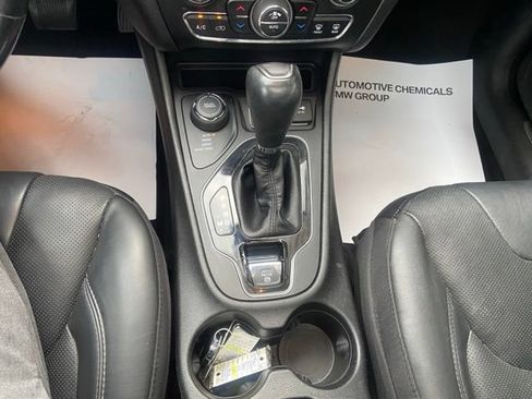 Used 2021 Jeep Cherokee Limited AWD/4WD image 13