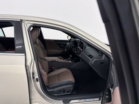 Certified 2023 Lexus ES 250 w/ Premium Package AWD/4WD image 29