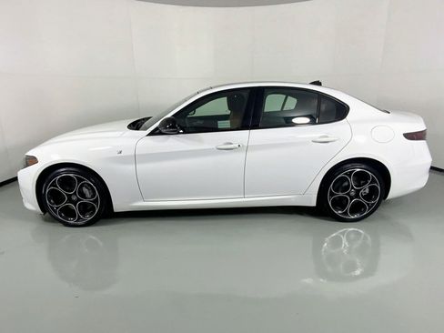 New 2024 Alfa Romeo Giulia Ti image 8