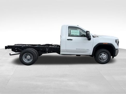 New 2026 GMC Sierra 3500 Pro image 8