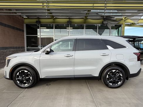 Used 2024 Kia Sorento S w/ Panoramic Sunroof Package image 7