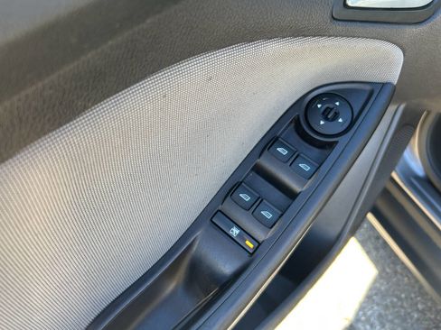 Used 2013 Ford Focus SE w/ SE Winter Pkg image 16