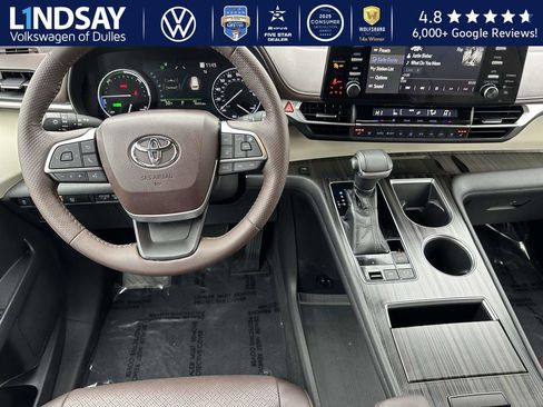 Used 2021 Toyota Sienna Platinum image 9