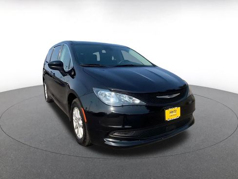 Used 2024 Chrysler Voyager LX FWD image 3