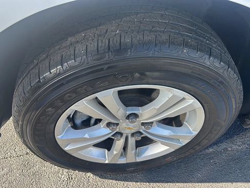 Used 2017 Chevrolet Equinox LS FWD image 21