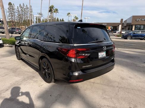 Used 2023 Honda Odyssey Sport image 3