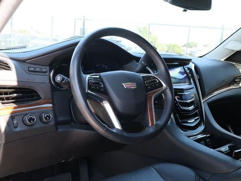 Used 2020 Cadillac Escalade Luxury image 10