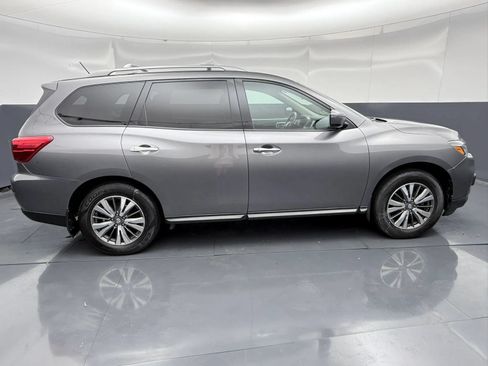 Used 2017 Nissan Pathfinder SV w/ SV Tech Package AWD/4WD image 8